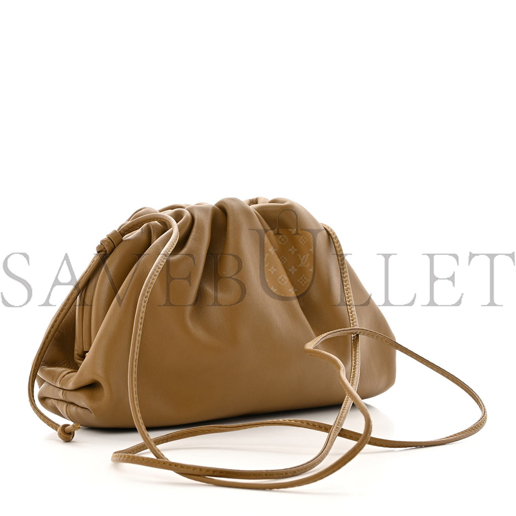 BOTTEGA VENETA BUTTER CALFSKIN THE MINI POUCH CAMMELLO (22*14*5cm)